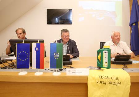 ZBIRAJ OLJE VARUJ OKOLJE 02 FOTO LJUBO VUKELIČ